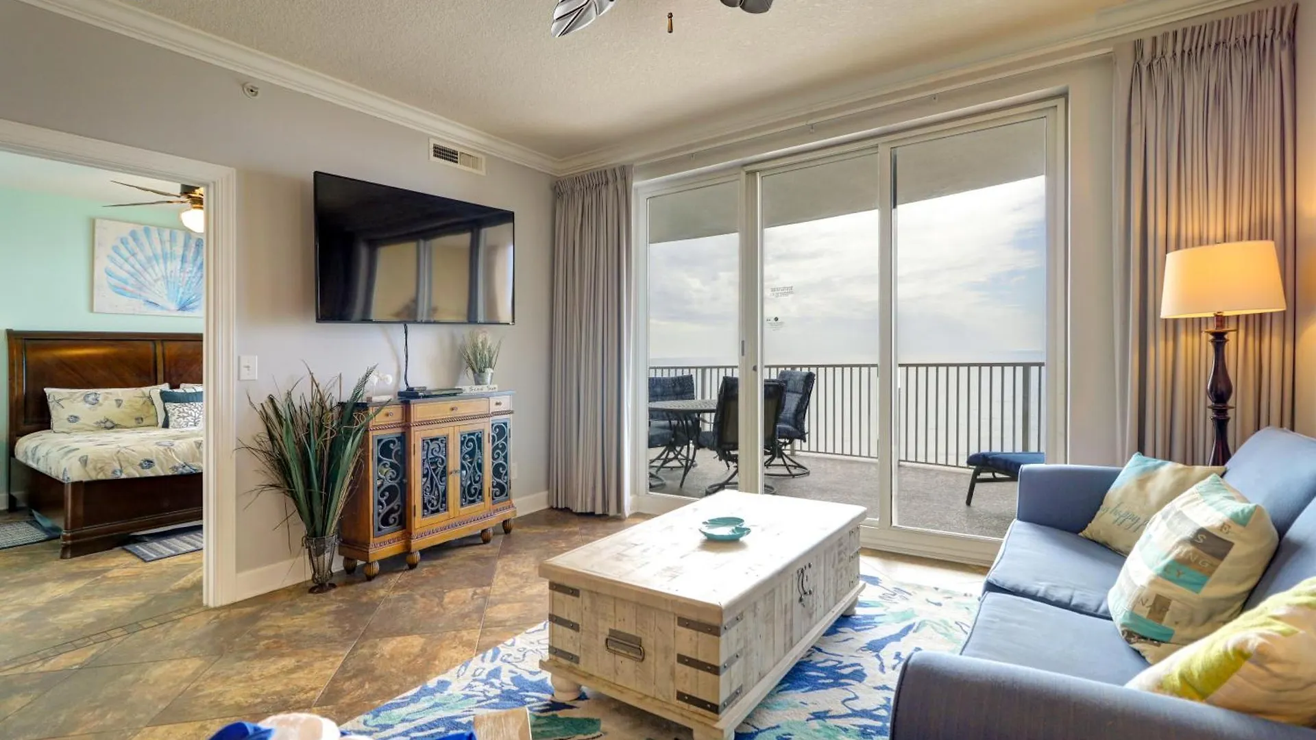 Semesterbostad Luxurious Ocean Villa Resort - Gulf Front Paradise With Views! Panama City Beach USA